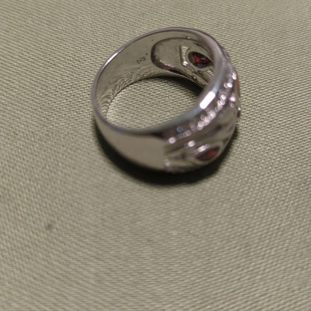 Vintage Sterling Silver Red Gem Ring - Picture 4 of 5